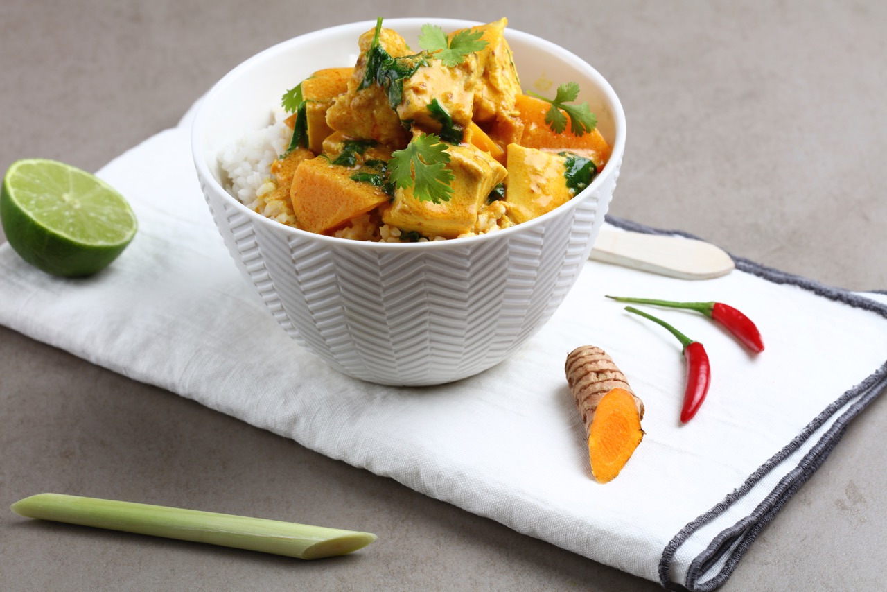 Yellow Thai curry with chicken · Serves 2